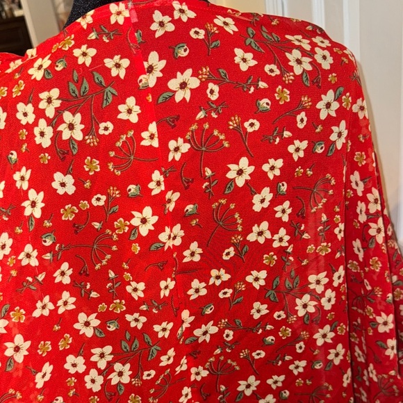 Chic Red Floral Women's Long Sleeve Top - Picture 10 of 14